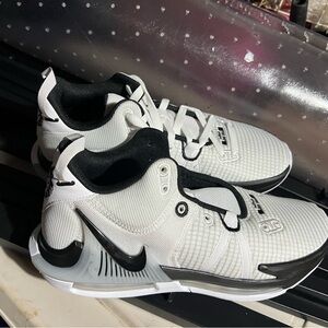 Nike LeBron Witness 7TB